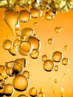 Cellefornyende formulering med Neroli , ansigtsolie Udviklet af molekylærbiolog for at stimulere hudens naturlige regenerering og elasticitet.