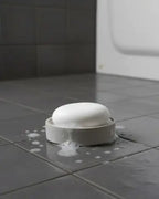 Rice Water Shampoo Bar i et æstetisk og rent miljø. Viser en molekylærbiologisk udviklet hårvask uden parfume, æteriske olier og plastikemballage.