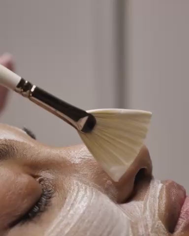 naturlig-ansigtsmaske-ris-hudpleje-forfinet-struktur.