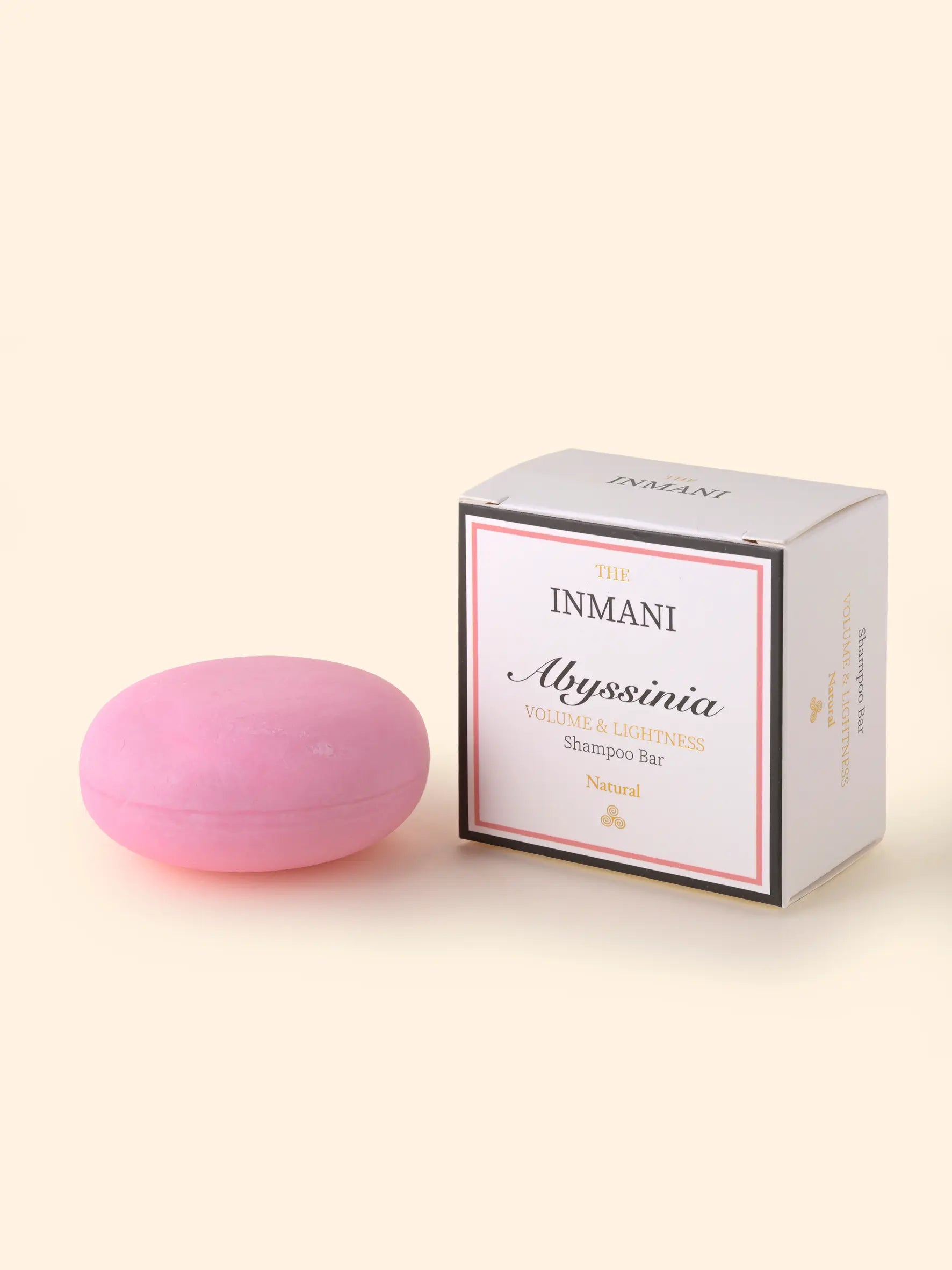THE INMANI Abyssinian Shampoo Bar. En naturlig og sulfatfri shampoo bar beriget med B5-vitamin og abyssinian-olie til at give volumen og lethed til skandinavisk hår.