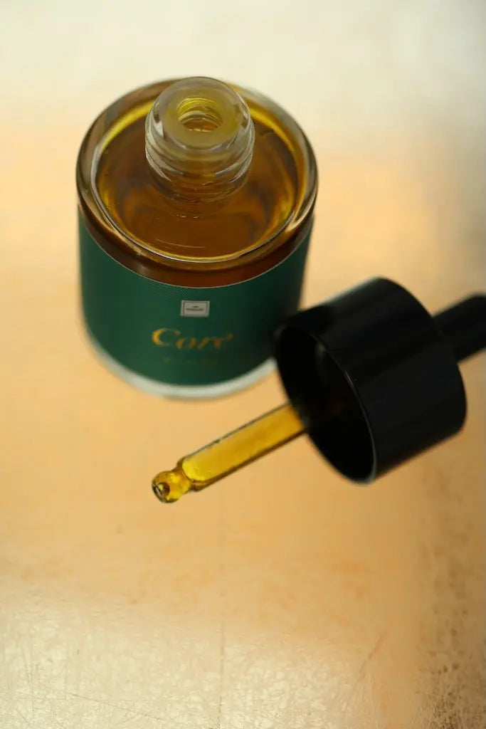 CORE Ansigtsolie fra THE INMANI – intensiv barrierepleje formuleret med bakuchiol og botaniske lipider til meget tør og reaktiv hud.
