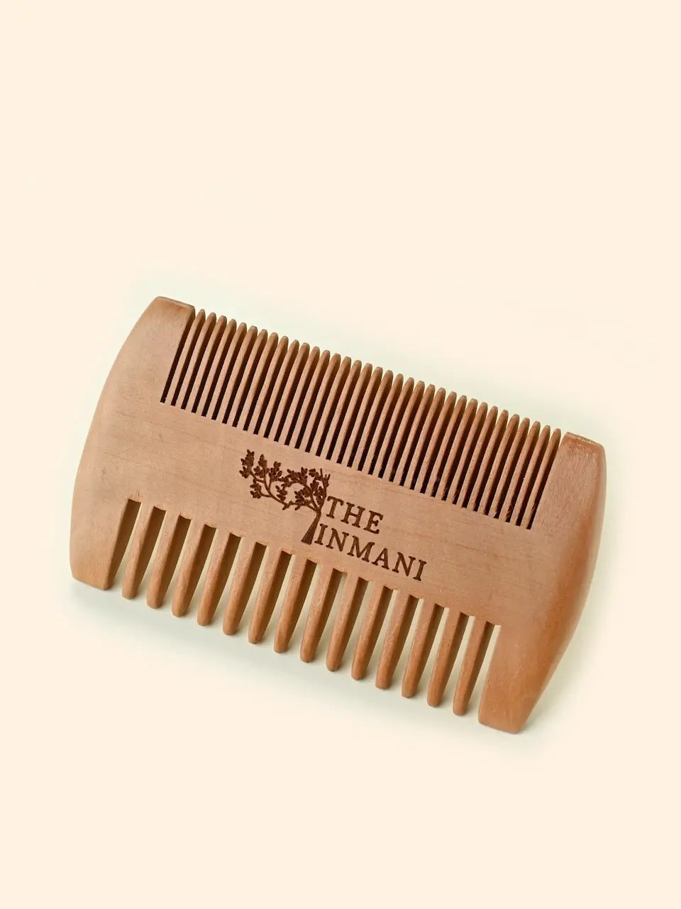 THE INMANI skægkam i massivt sandeltræ. En kompakt og antistatisk kam til mænd, skabt til at udrede skægget uden at skabe krus.