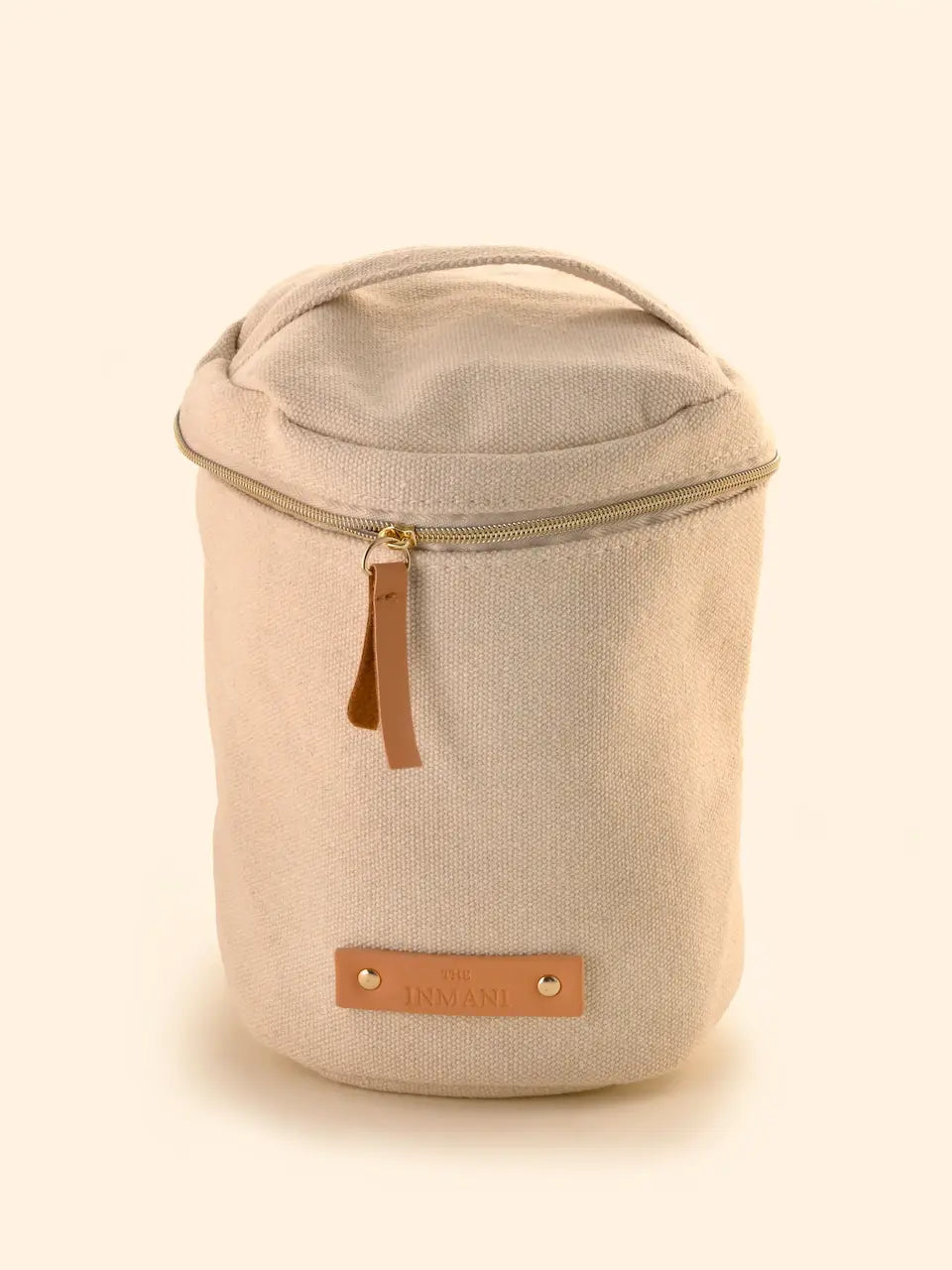 THE INMANI Toiletry Bag i farven Natura. En minimalistisk og slidstærk toilettaske fremstillet af genbrugt bomuldscanvas til rejse og badeværelse.